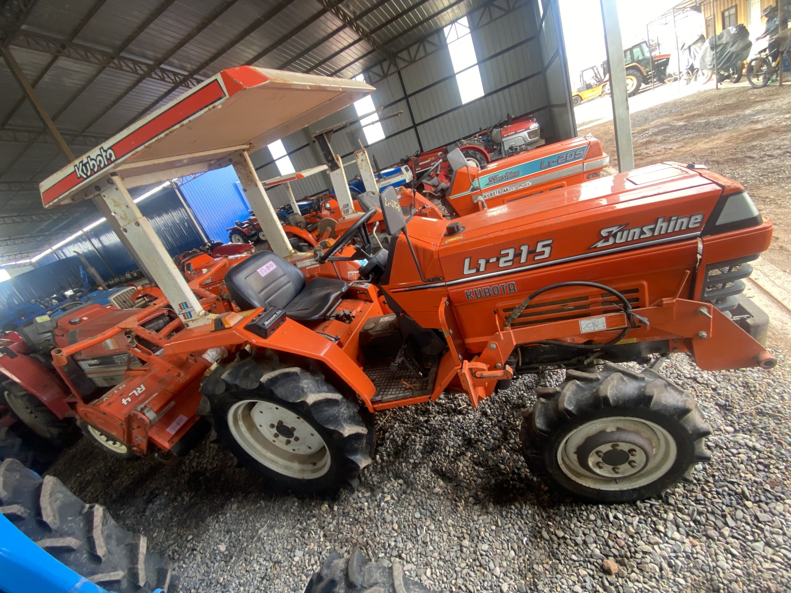 TRACTOR KUBOTA L1-215 - Imagen 3