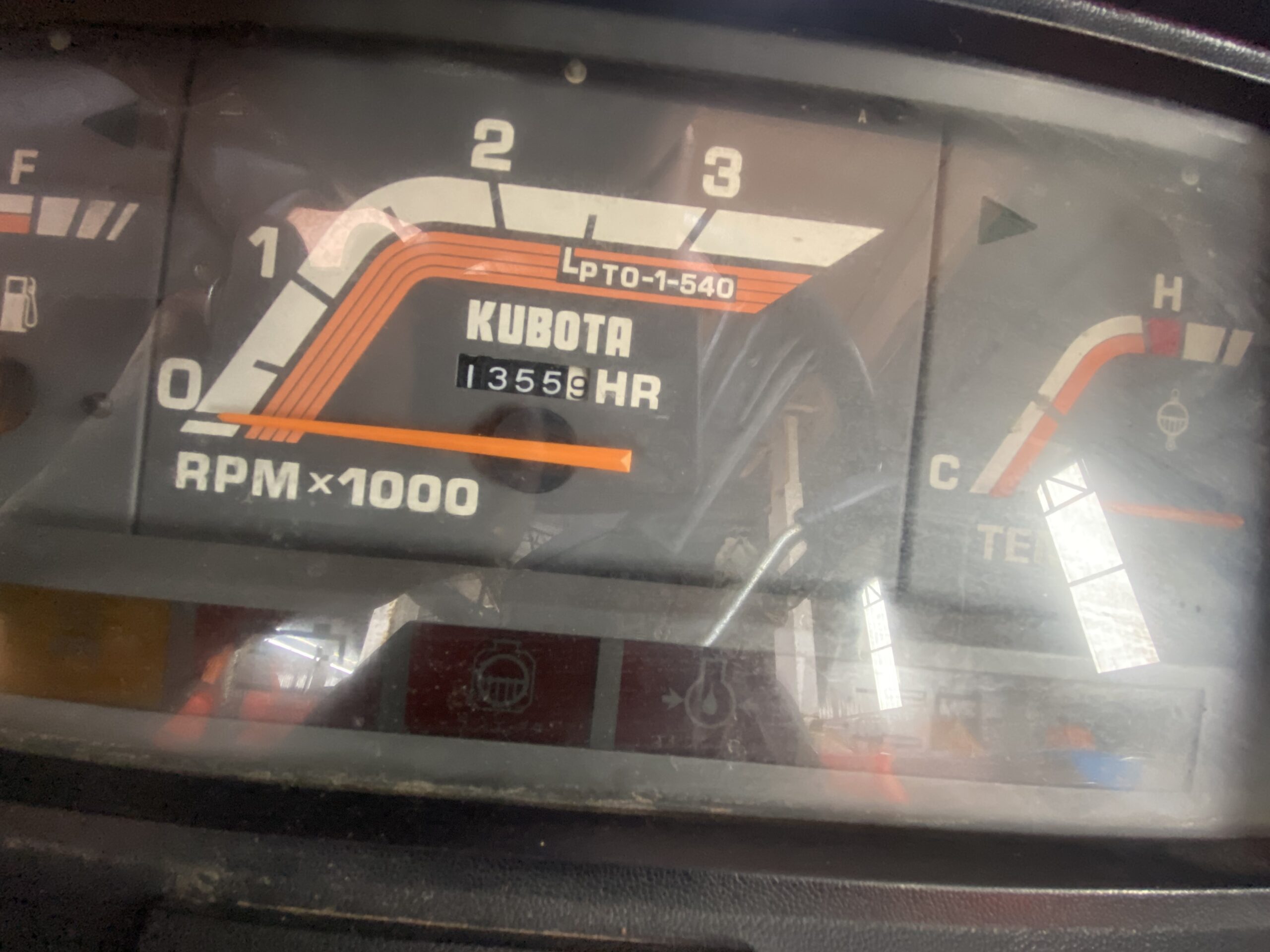 TRACTOR KUBOTA L1-215 - Imagen 6