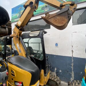 MINI EXCAVADORA CAT