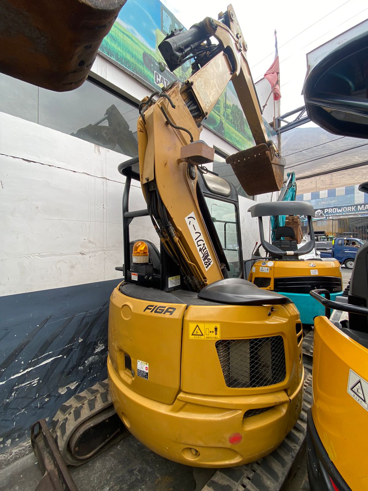 MINI EXCAVADORA CAT - Imagen 2