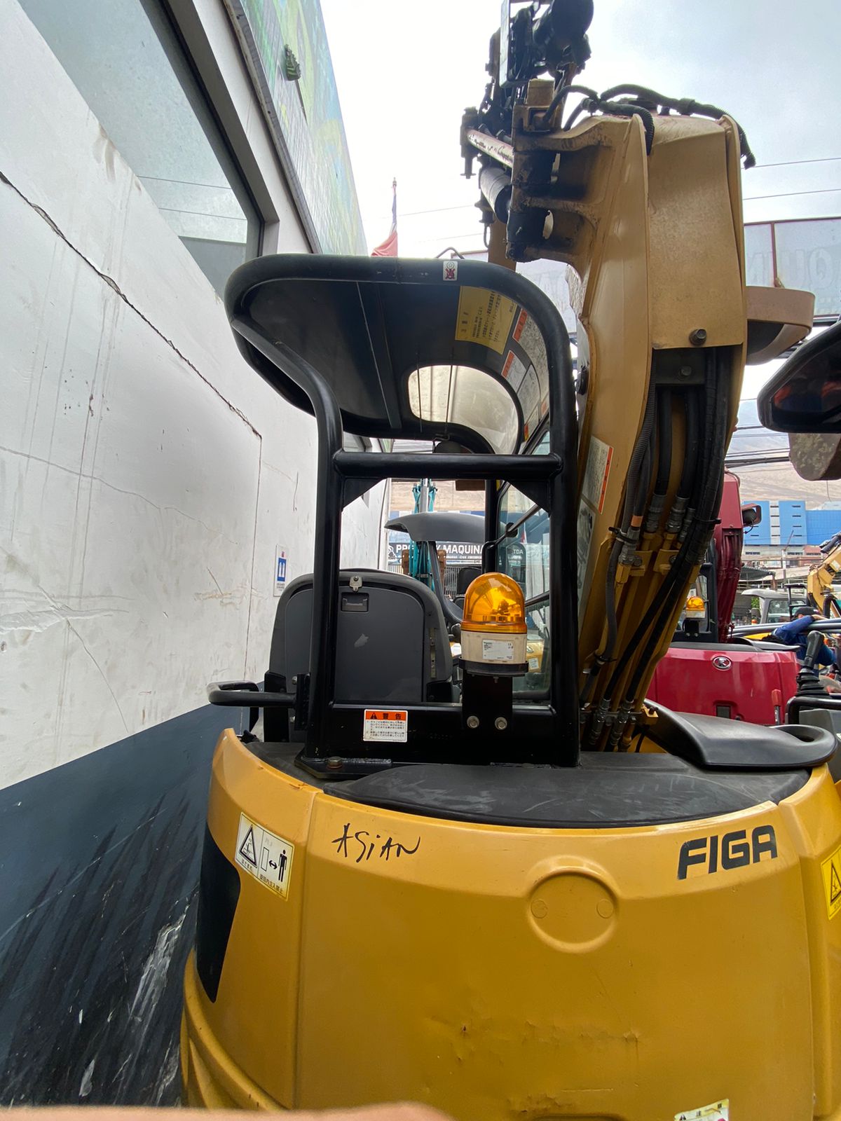 MINI EXCAVADORA CAT - Imagen 4