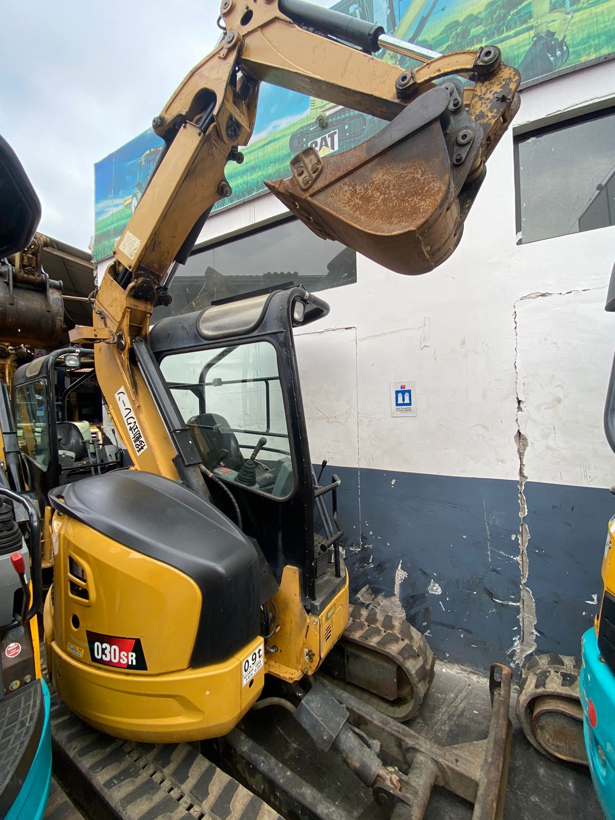 MINI EXCAVADORA CAT - Imagen 3