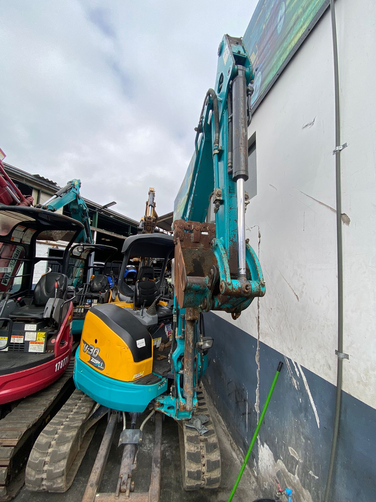 MINI EXCAVADORA KUBOTA U-30 - Imagen 2