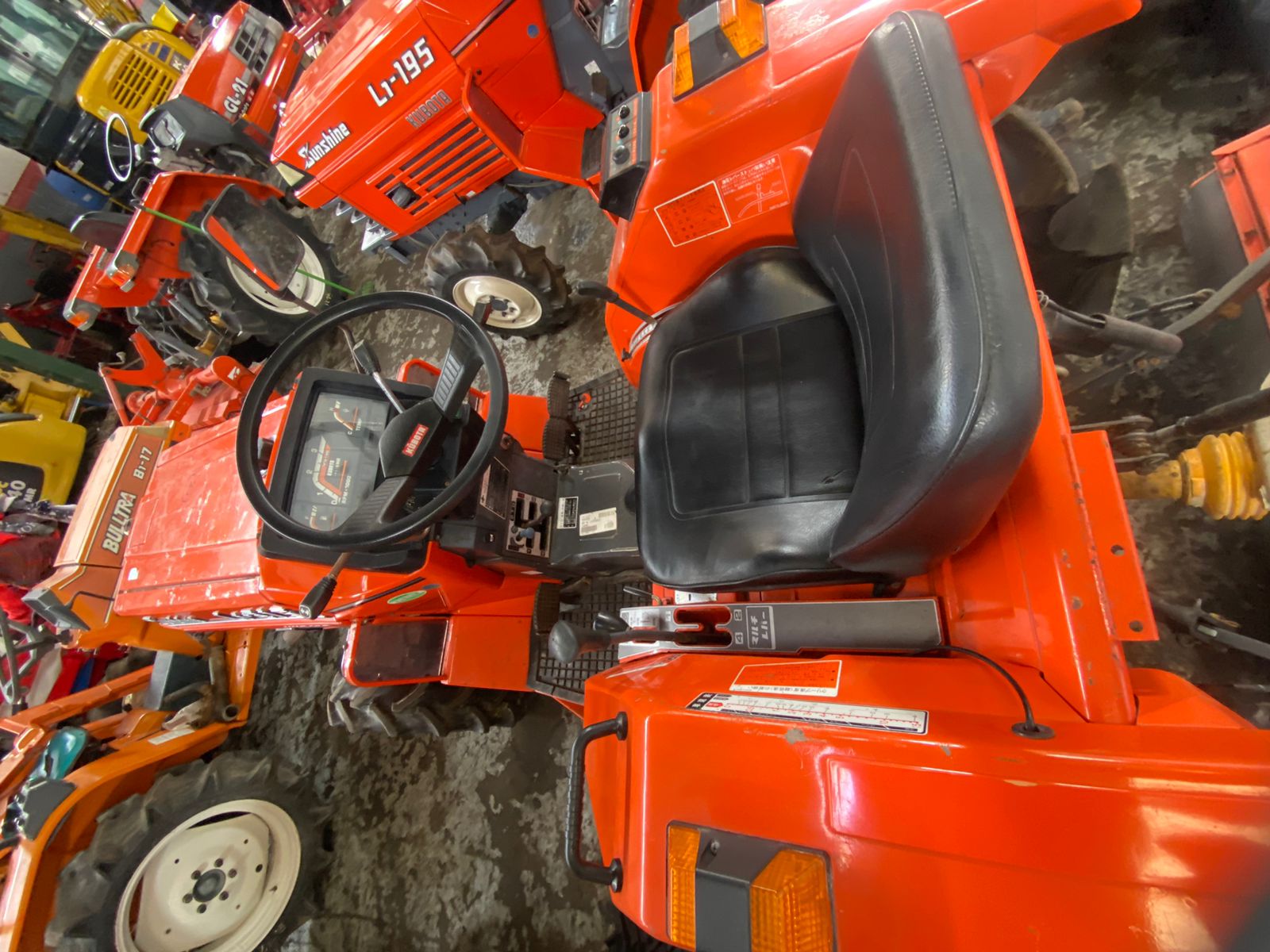 TRACTOR KUBOTA L1-215 - Imagen 5