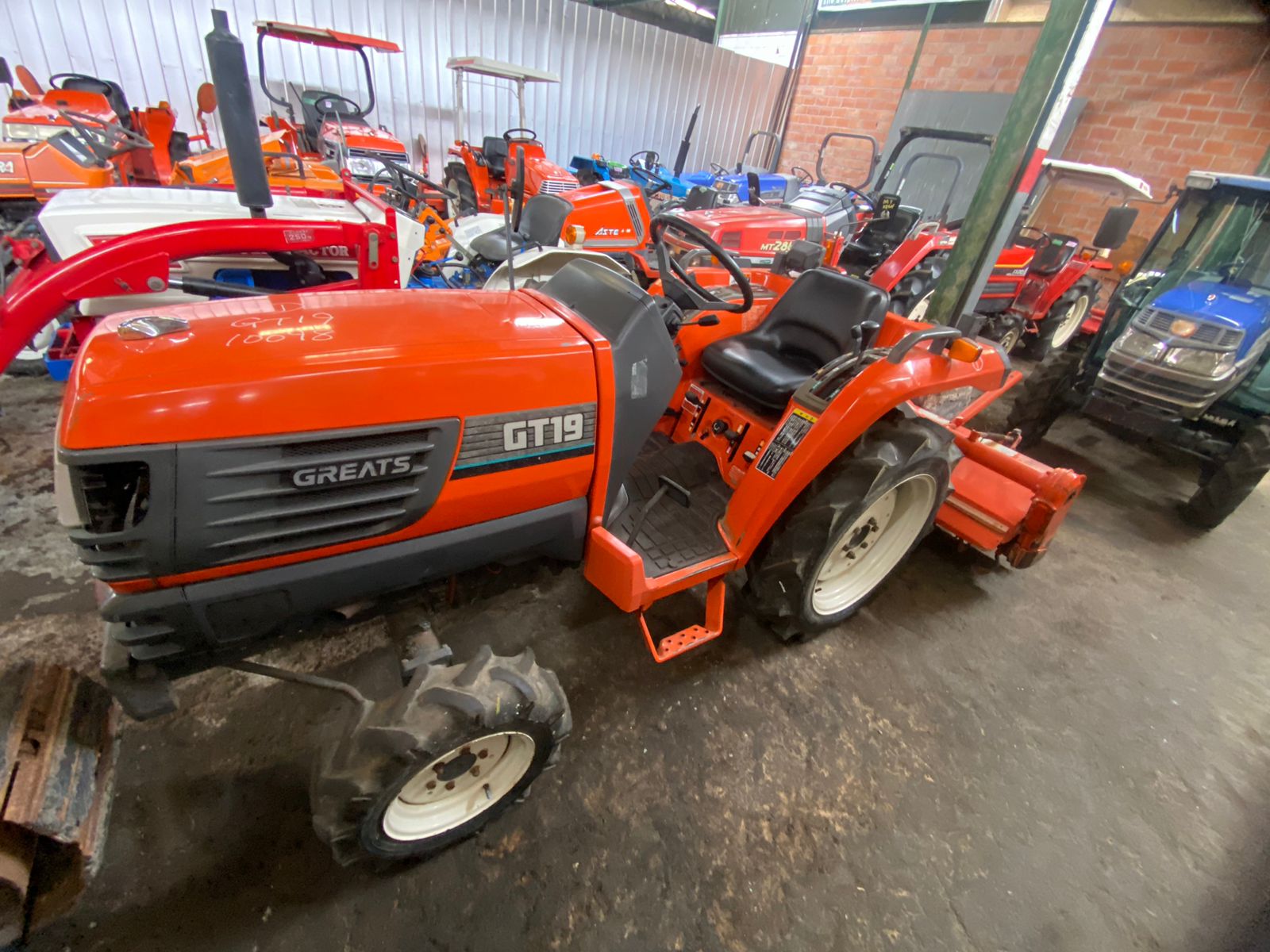 TRACTOR KUBOTA GT-19