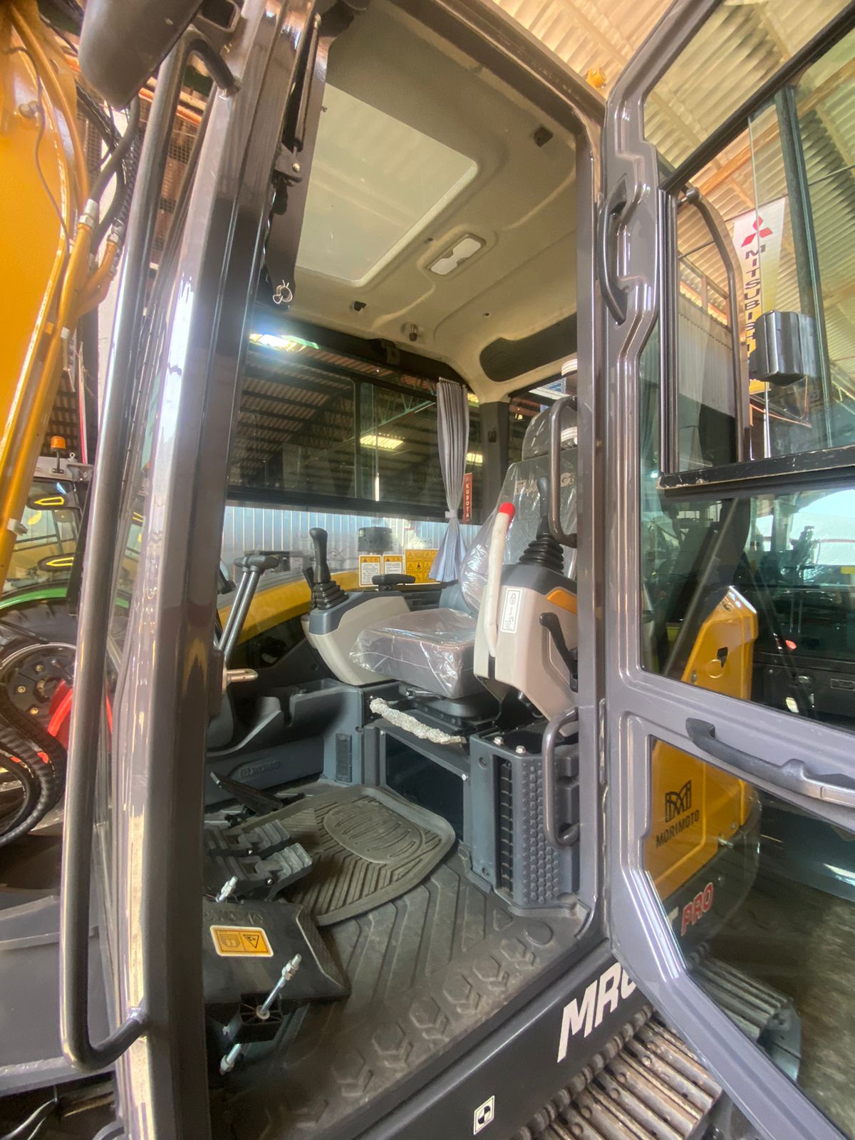 MINI EXCAVADORA MORIMOTO MR-60T PRO - Imagen 5