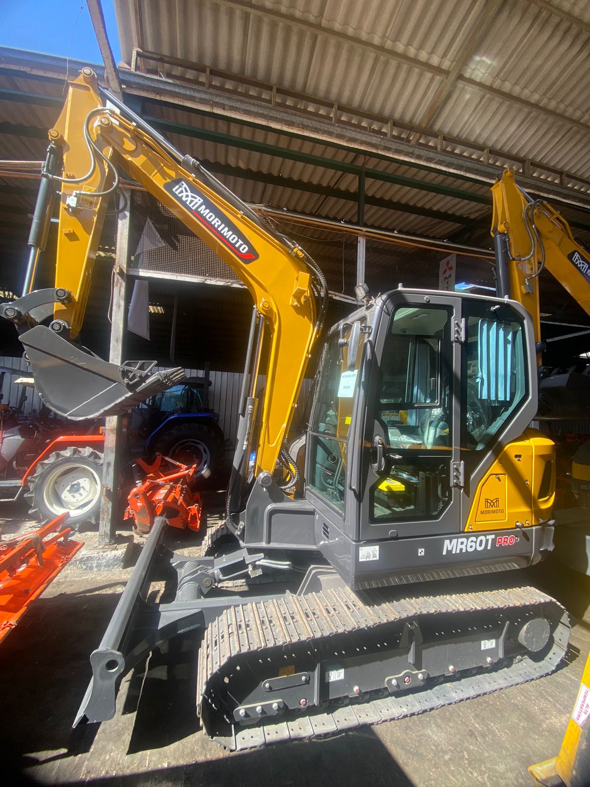 MINI EXCAVADORA MORIMOTO MR-60T PRO