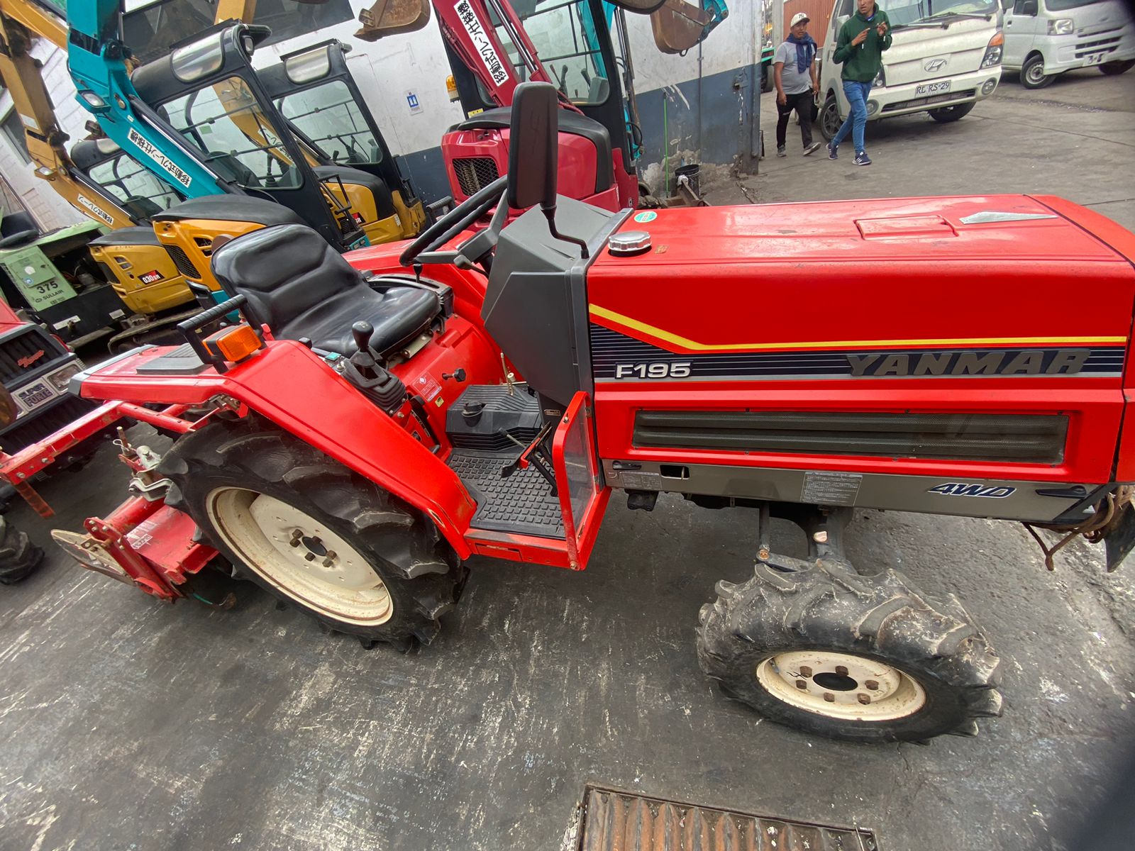 TRACTOR YANMAR F-195
