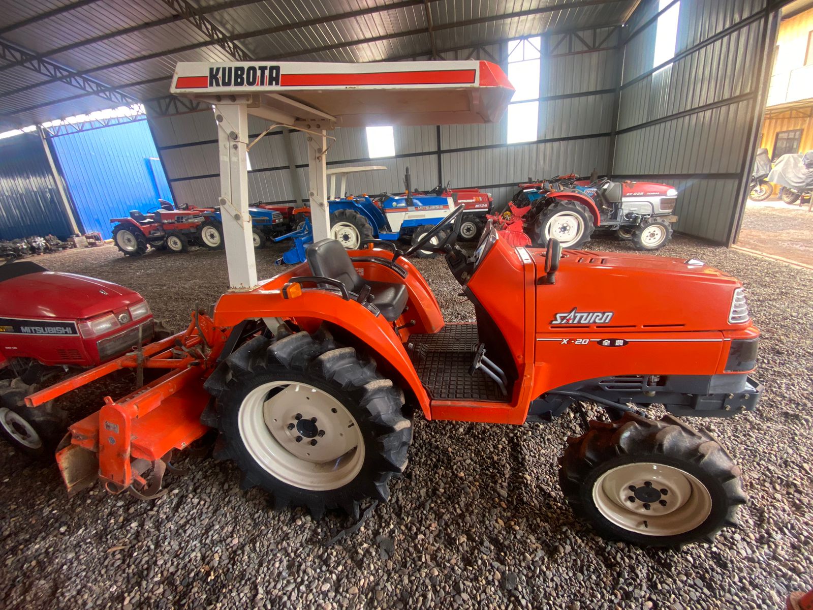 TRACTOR KUBOTA SATURA X-20 CON TECHO - Imagen 3