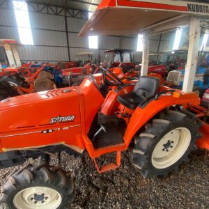 TRACTOR KUBOTA SATURA X-20 CON TECHO