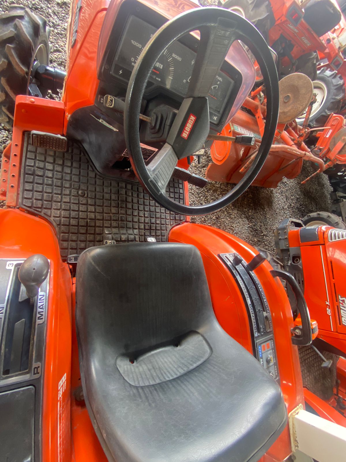 TRACTOR KUBOTA SATURA X-20 CON TECHO - Imagen 5