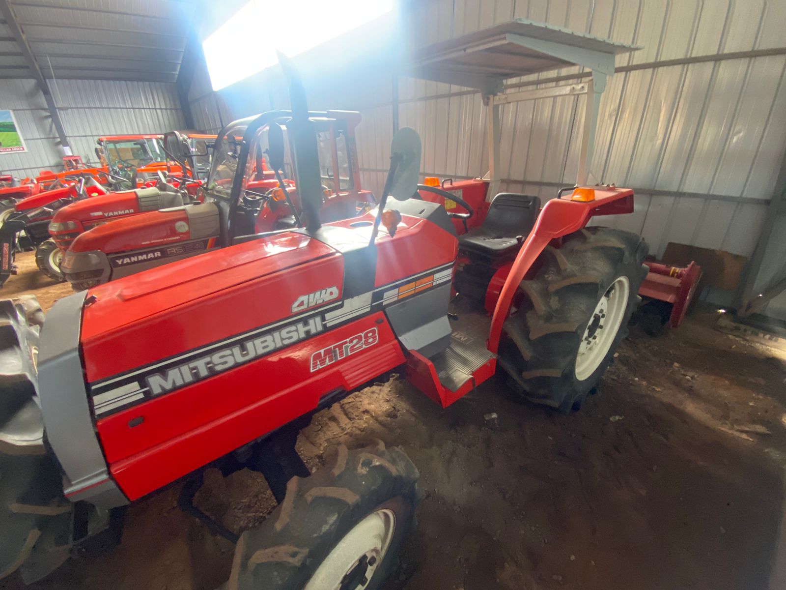 TRACTOR MITSUBISHI MT-28 - Imagen 3