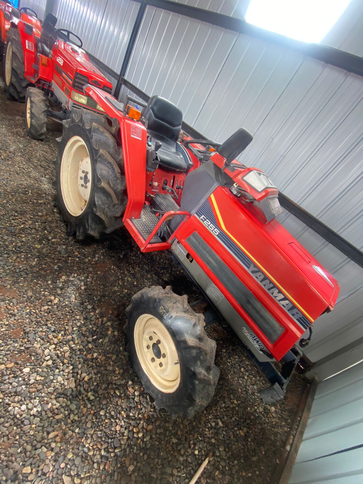 TRACTOR YANMAR F-255