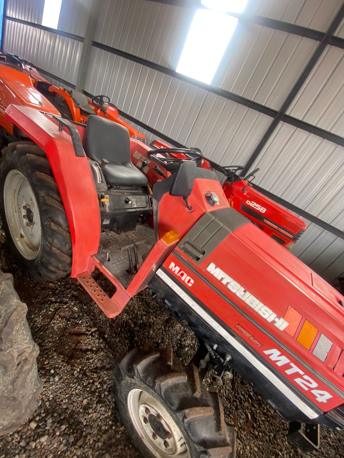 TRACTOR MITSUBISHI MT-24