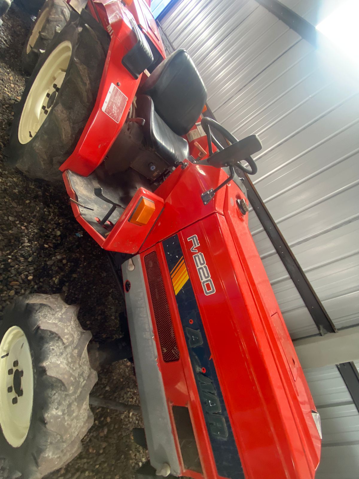 TRACTOR YANMAR F-220