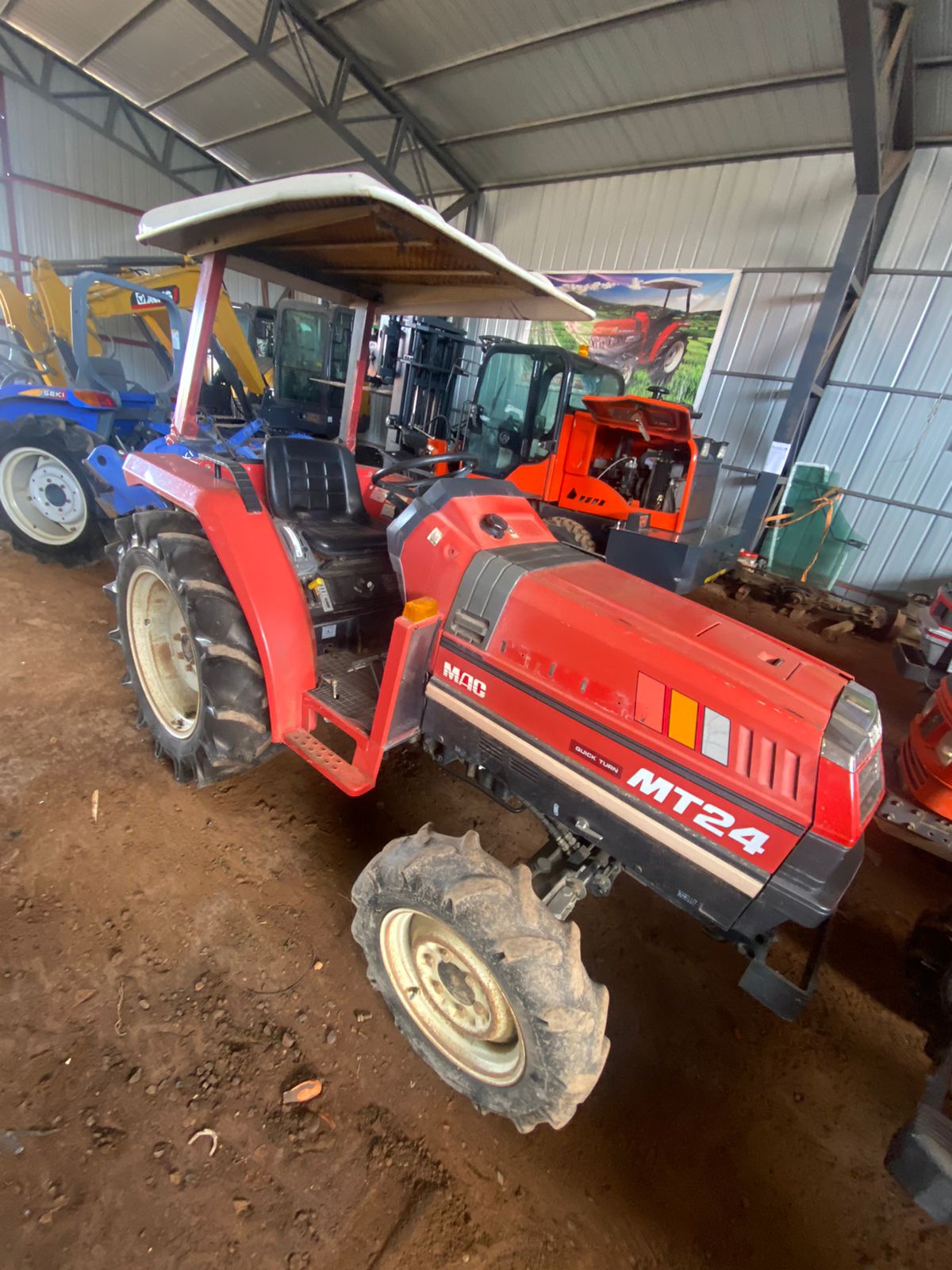 TRACTOR MITSUBISHI MT-24 CON TECHO