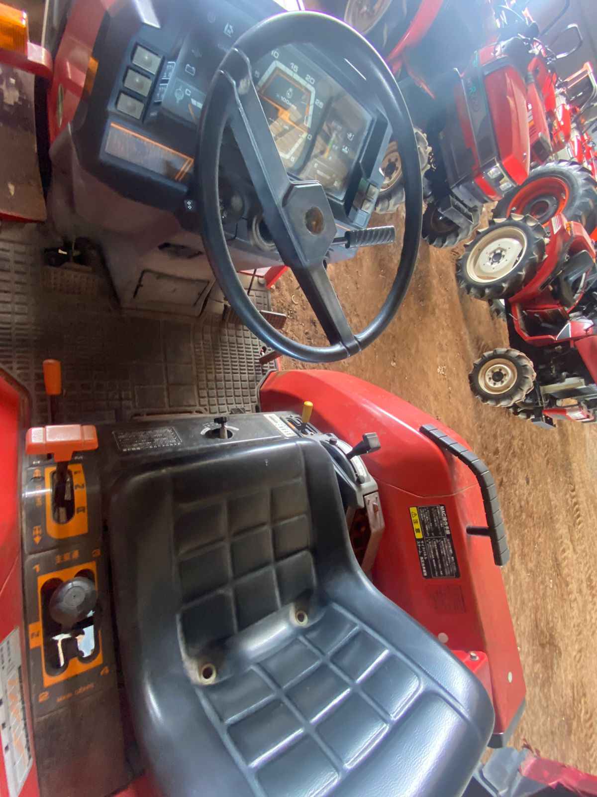 TRACTOR MITSUBISHI MT-24 CON TECHO - Imagen 5