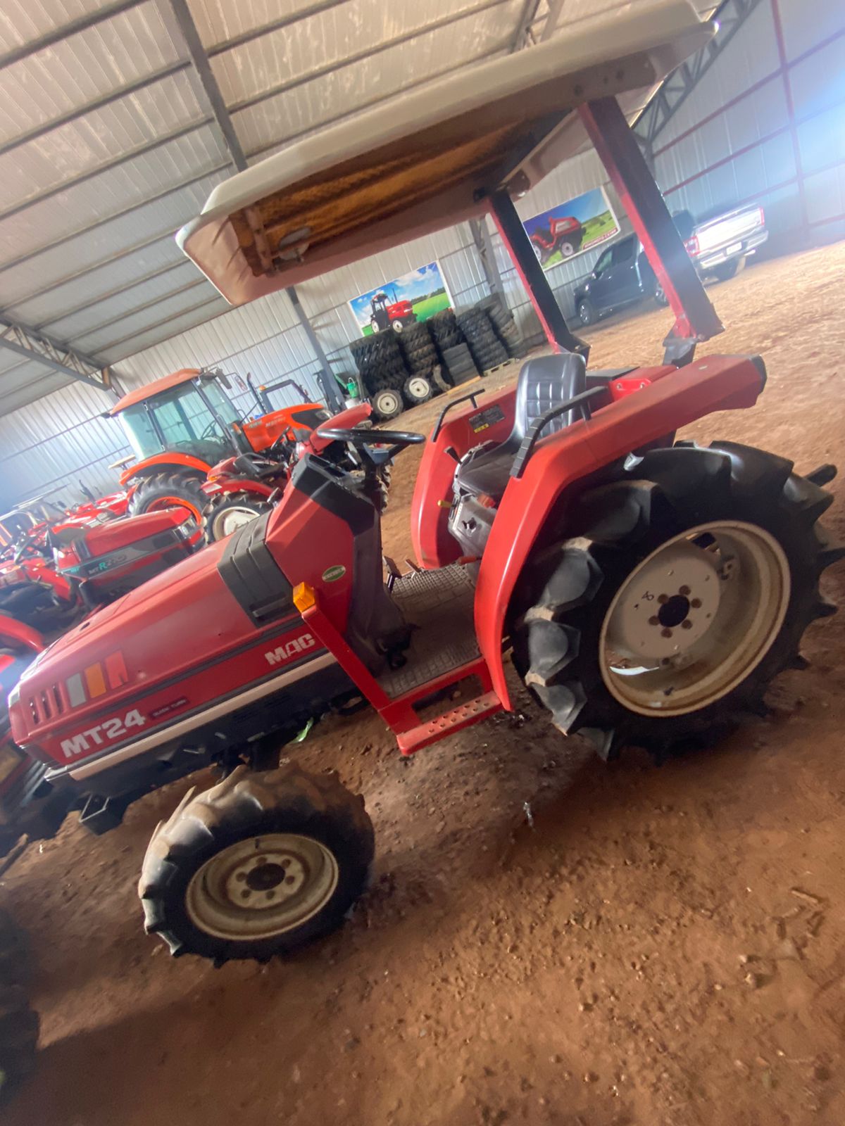TRACTOR MITSUBISHI MT-24 CON TECHO - Imagen 3