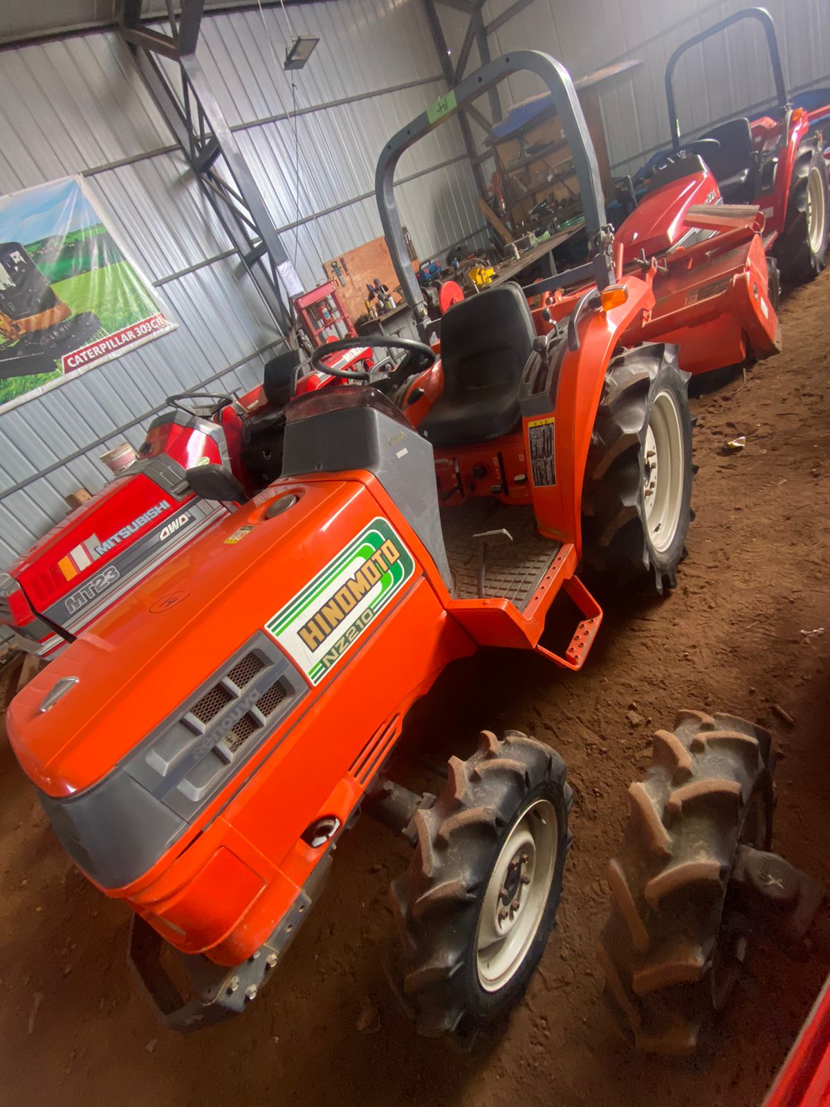 TRACTOR HINOMOTO NZ-210