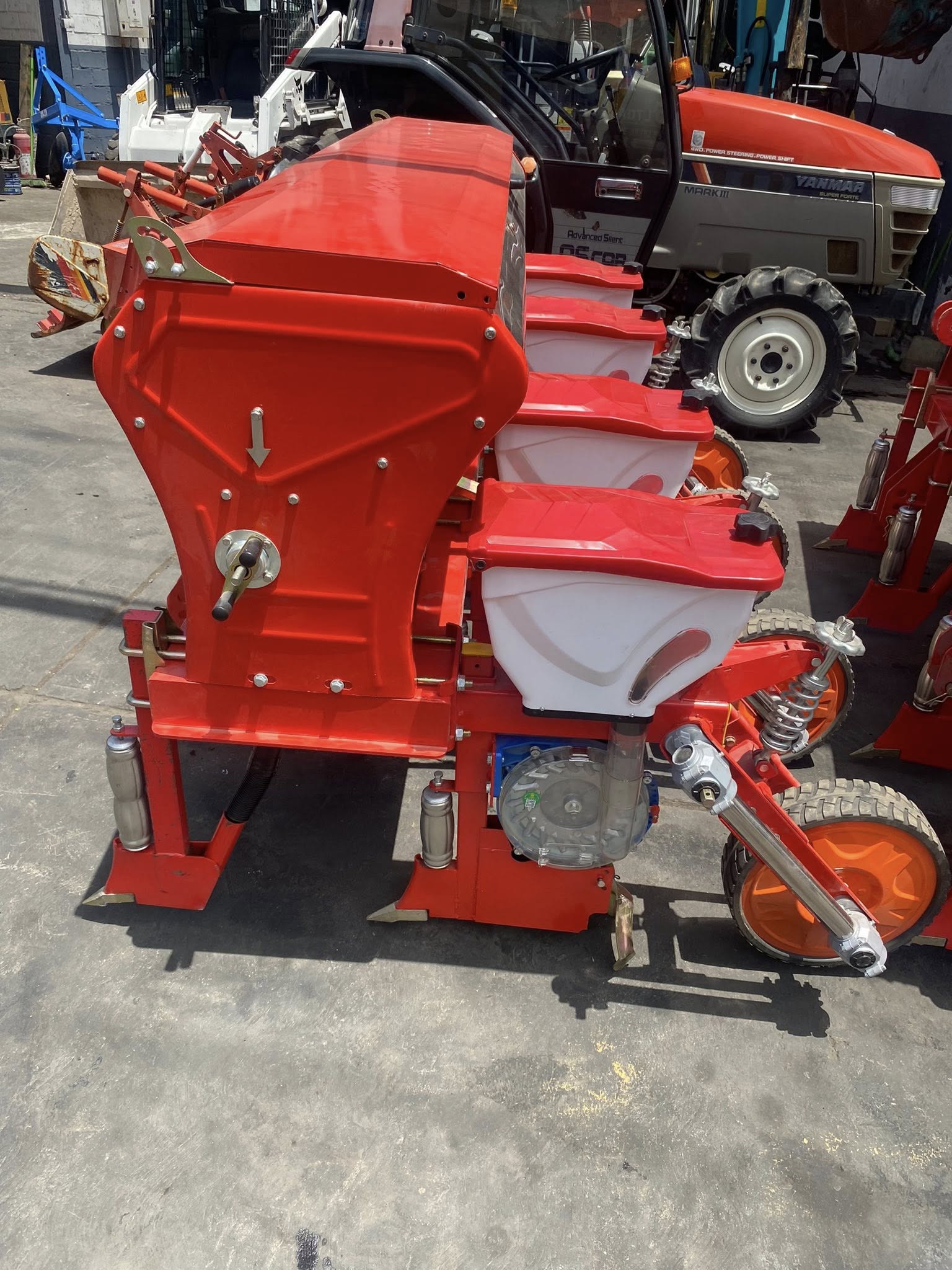 SEMBRADORA DE GRANOS 4 HILERAS - Imagen 3