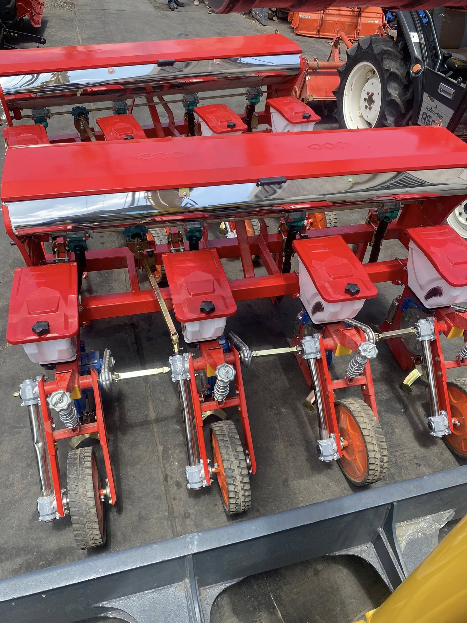 SEMBRADORA DE GRANOS 4 HILERAS - Imagen 2