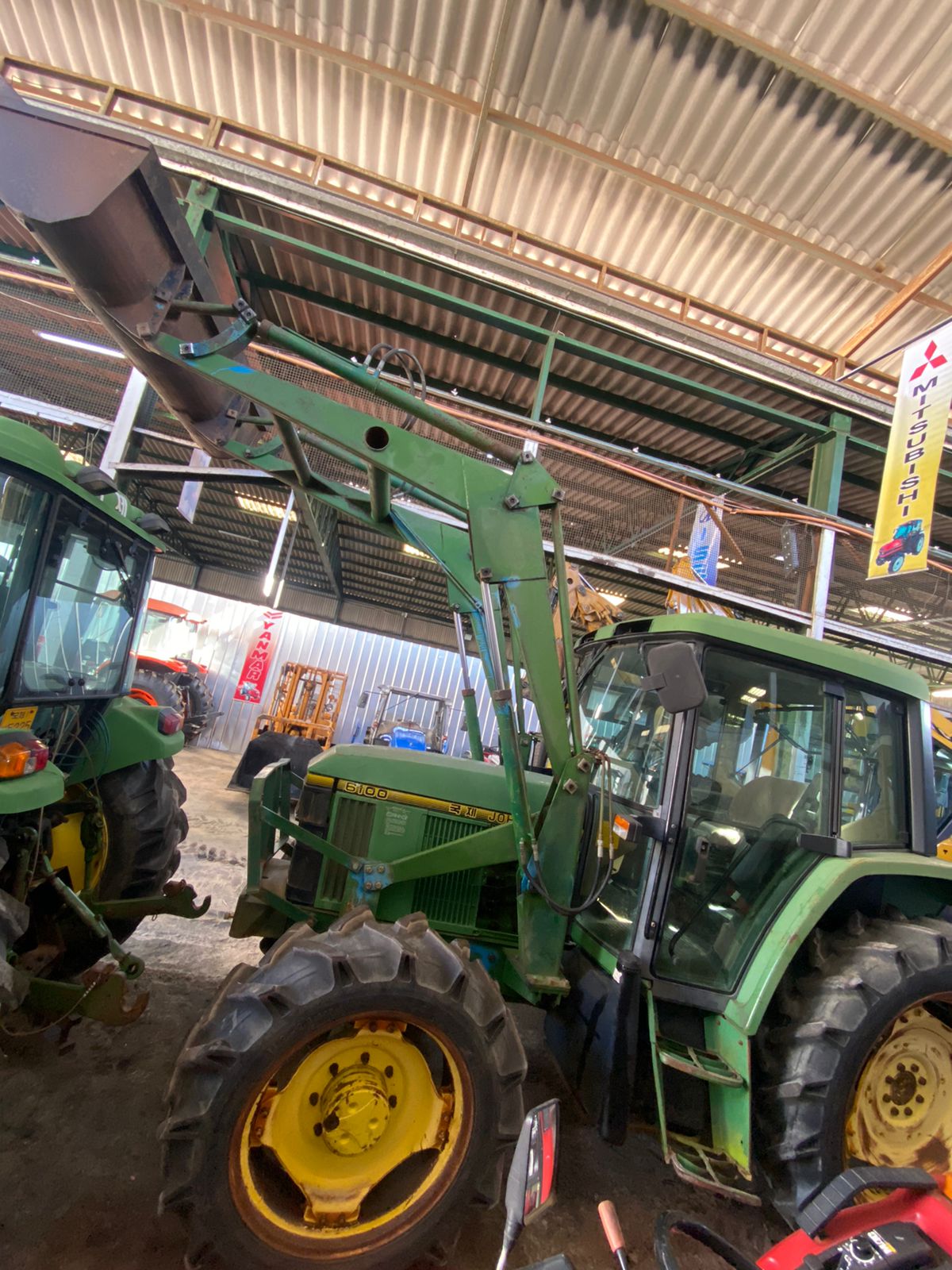 TRACTOR JOHN DEERE 6100