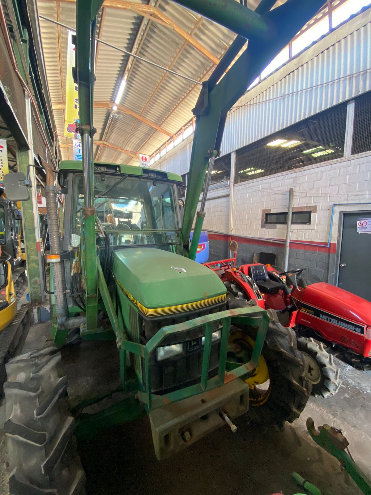 TRACTOR JOHN DEERE 6100 - Imagen 4