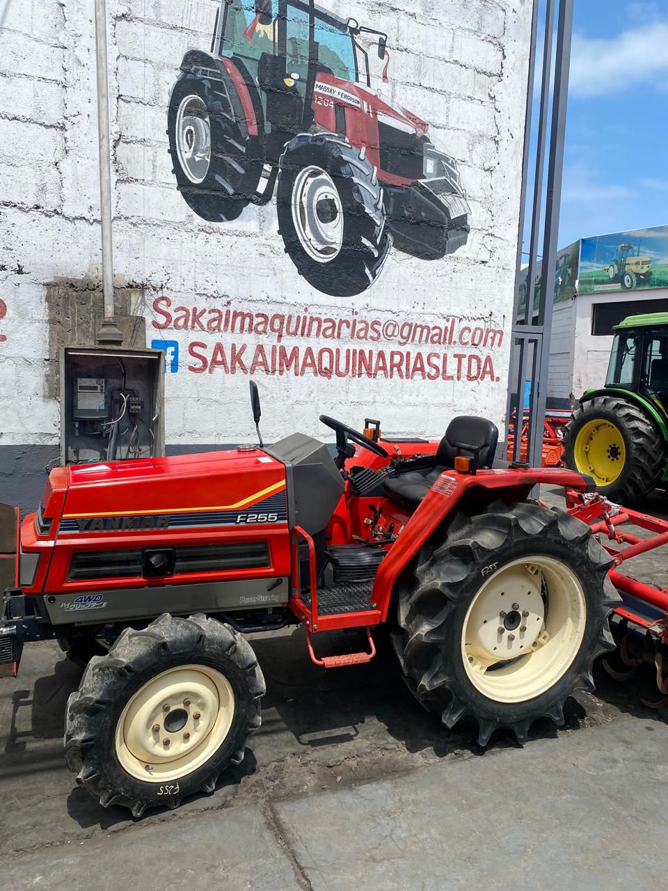 TRACTOR YANMAR F255