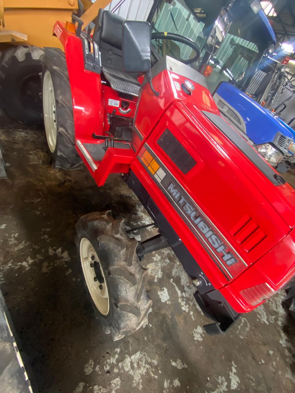 TRACTOR MITSUBISHI MT20