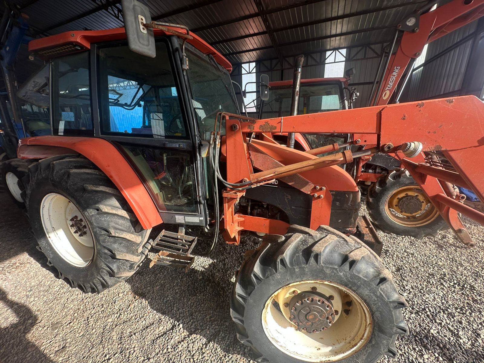 TRACTOR NEW HOLLAND L-85