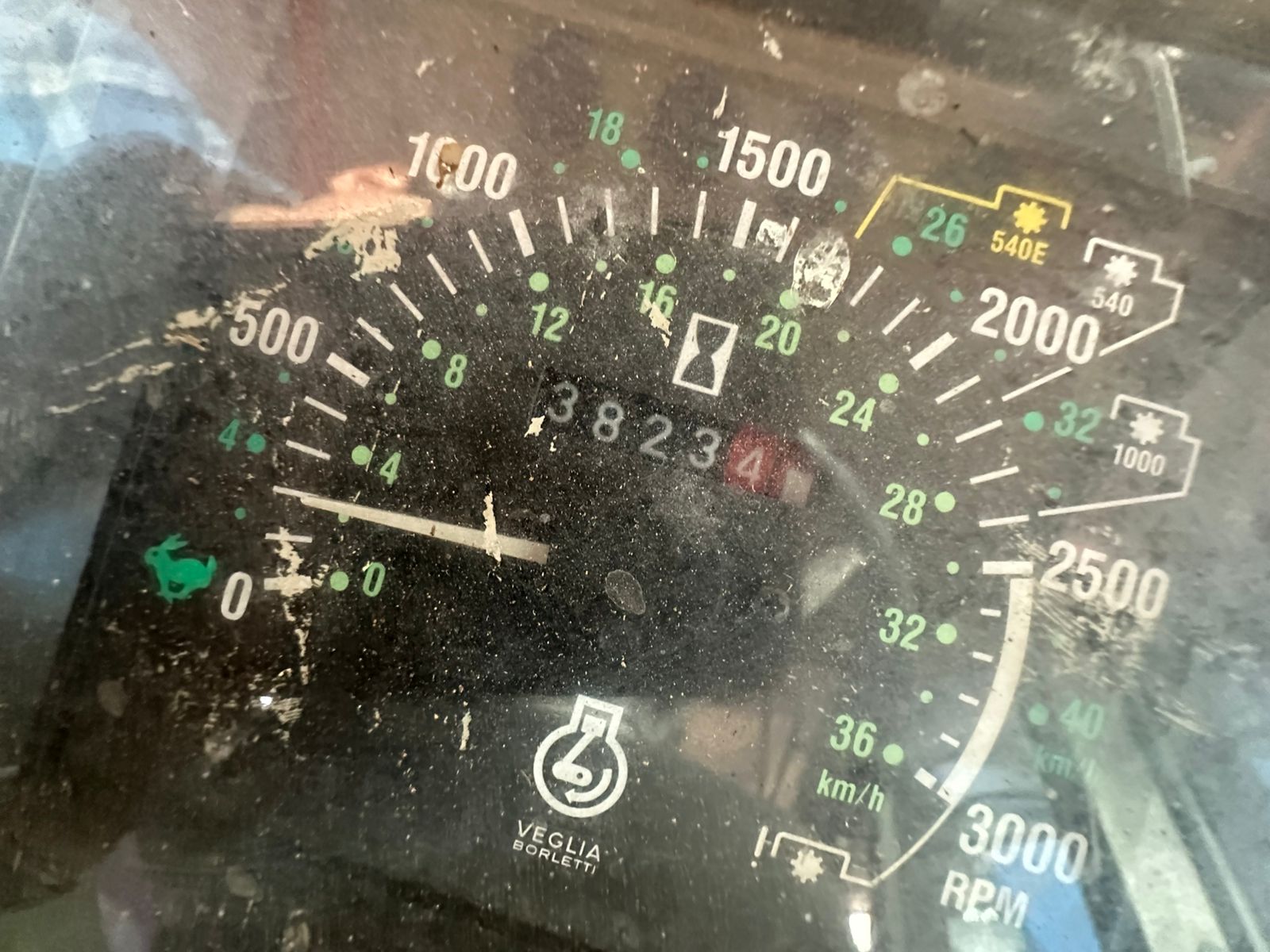 TRACTOR NEW HOLLAND L-85 - Imagen 6