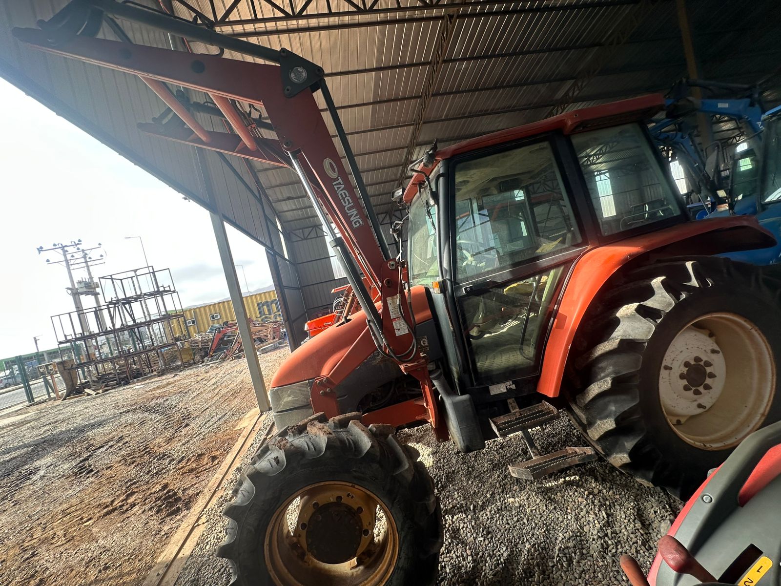 TRACTOR NEW HOLLAND L-85