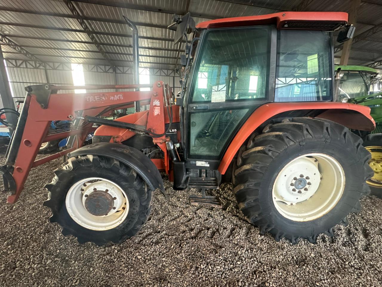 TRACTOR NEW HOLLAND L-85 - Imagen 2