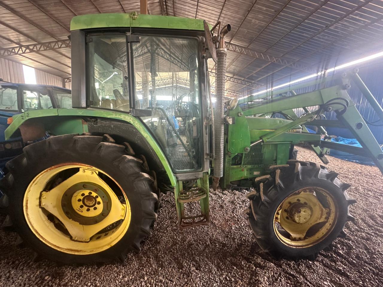 TRACTOR JOHN DEERE 6100