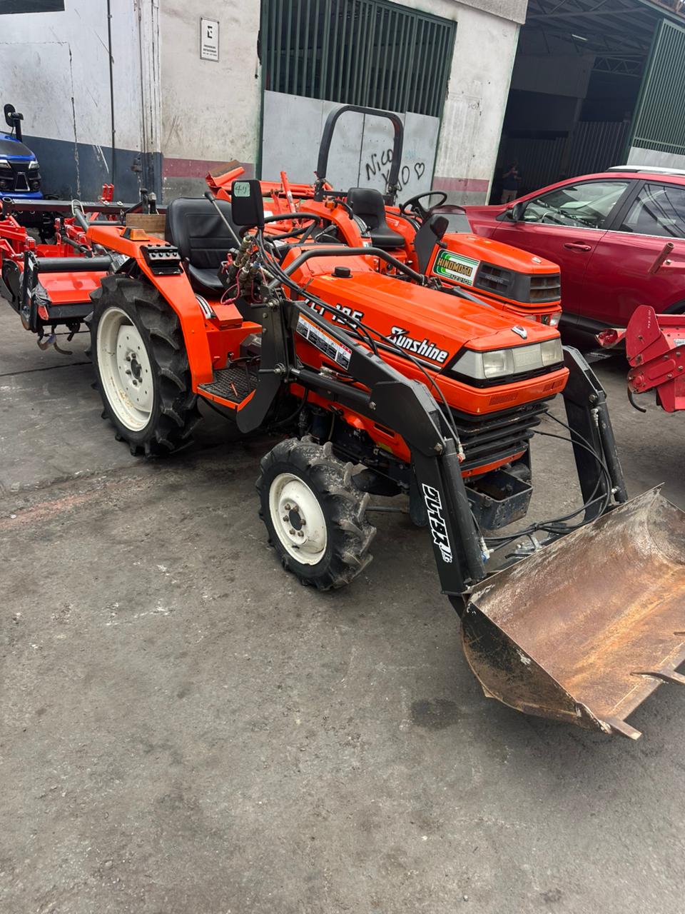 TRACTOR KUBOTA L1-195 CON PALA