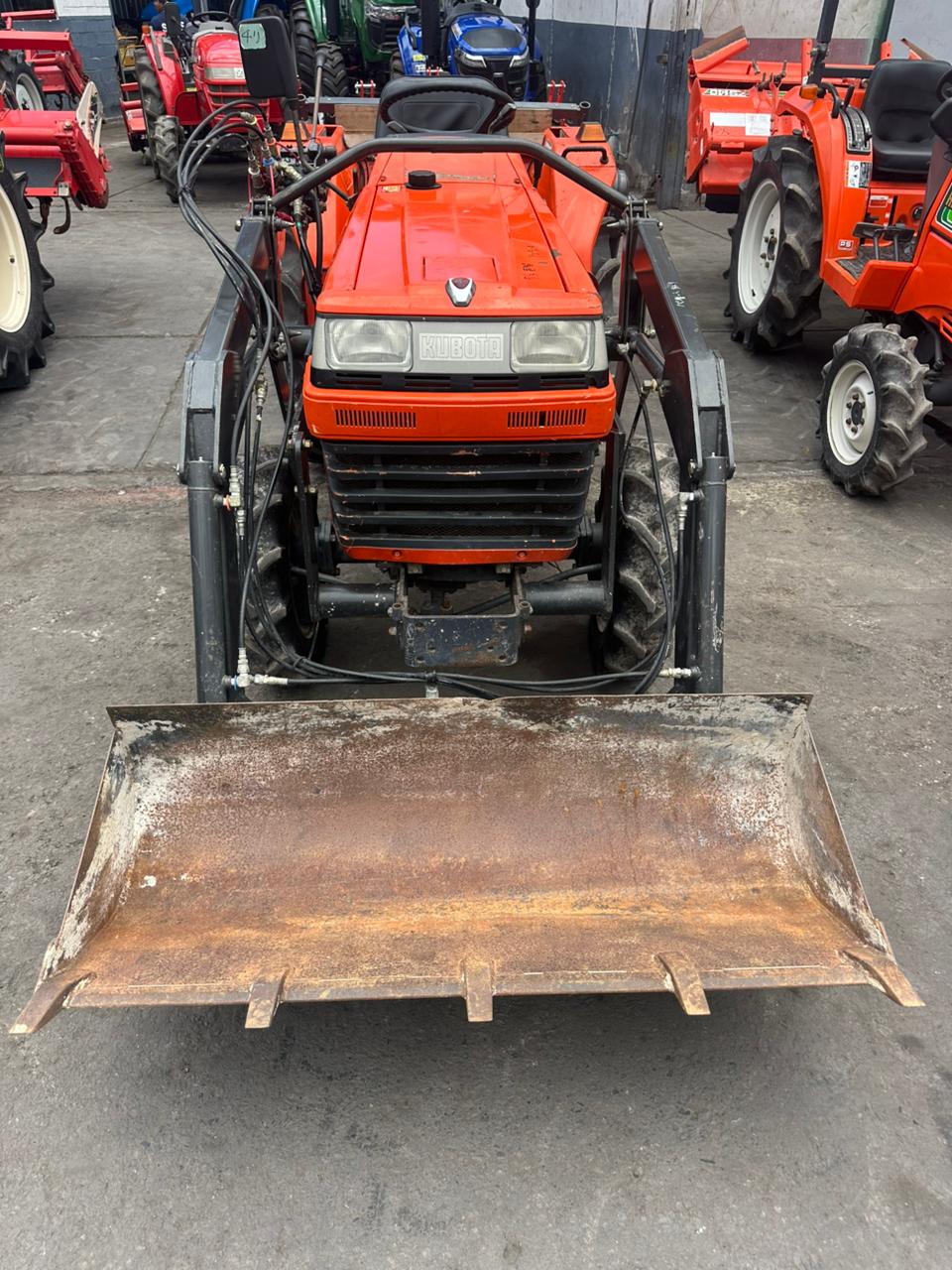 TRACTOR KUBOTA L1-195 CON PALA - Imagen 3