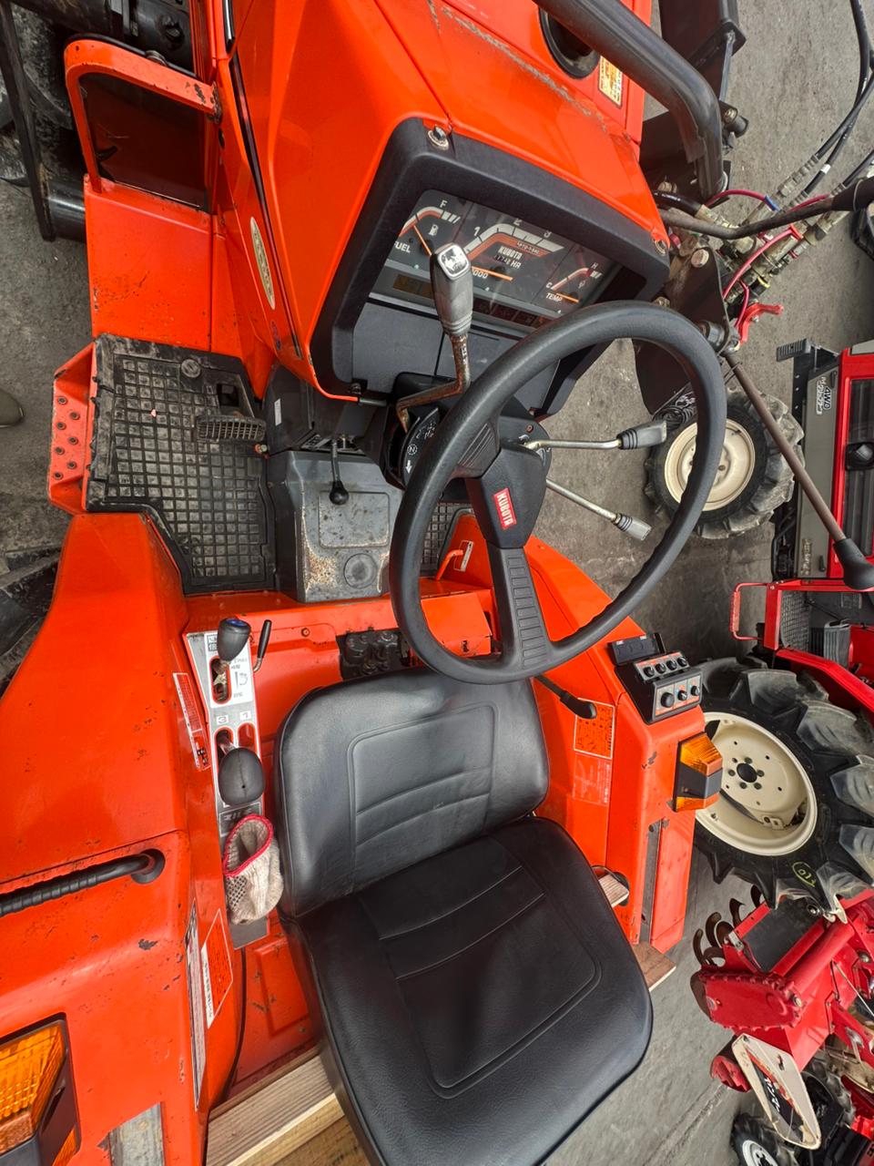 TRACTOR KUBOTA L1-195 CON PALA - Imagen 6