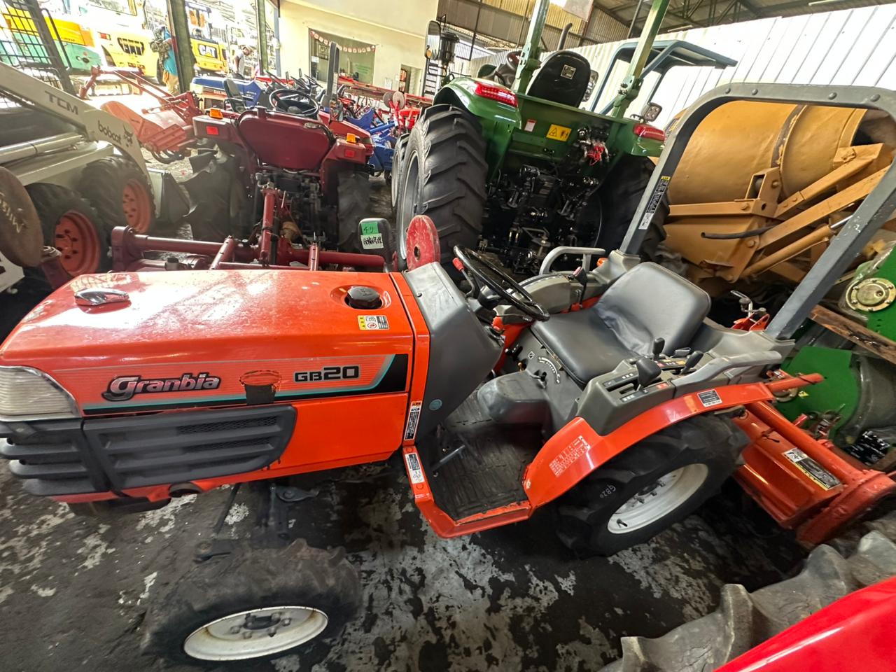 VENDIDO TRACTOR KUBOTA GRANBIA GB-20 - Imagen 2