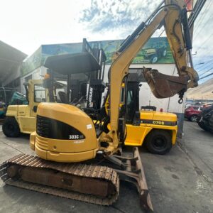 MINI EXCAVADORA CAT CR 303