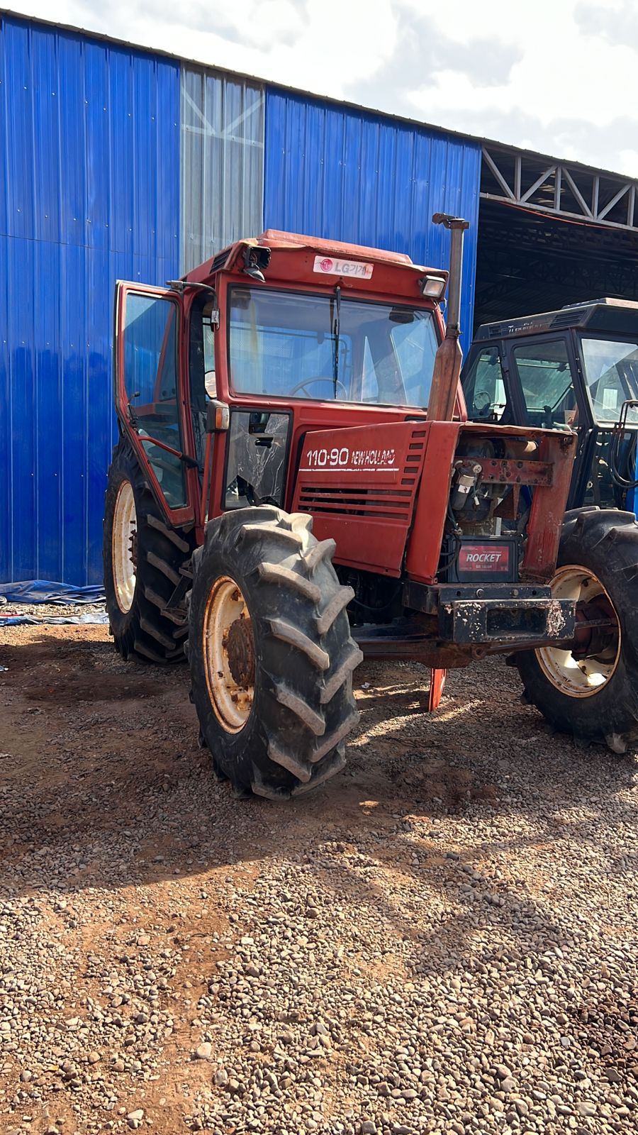 -VENDIDO-TRACTOR NEW HOLLAND 110-90