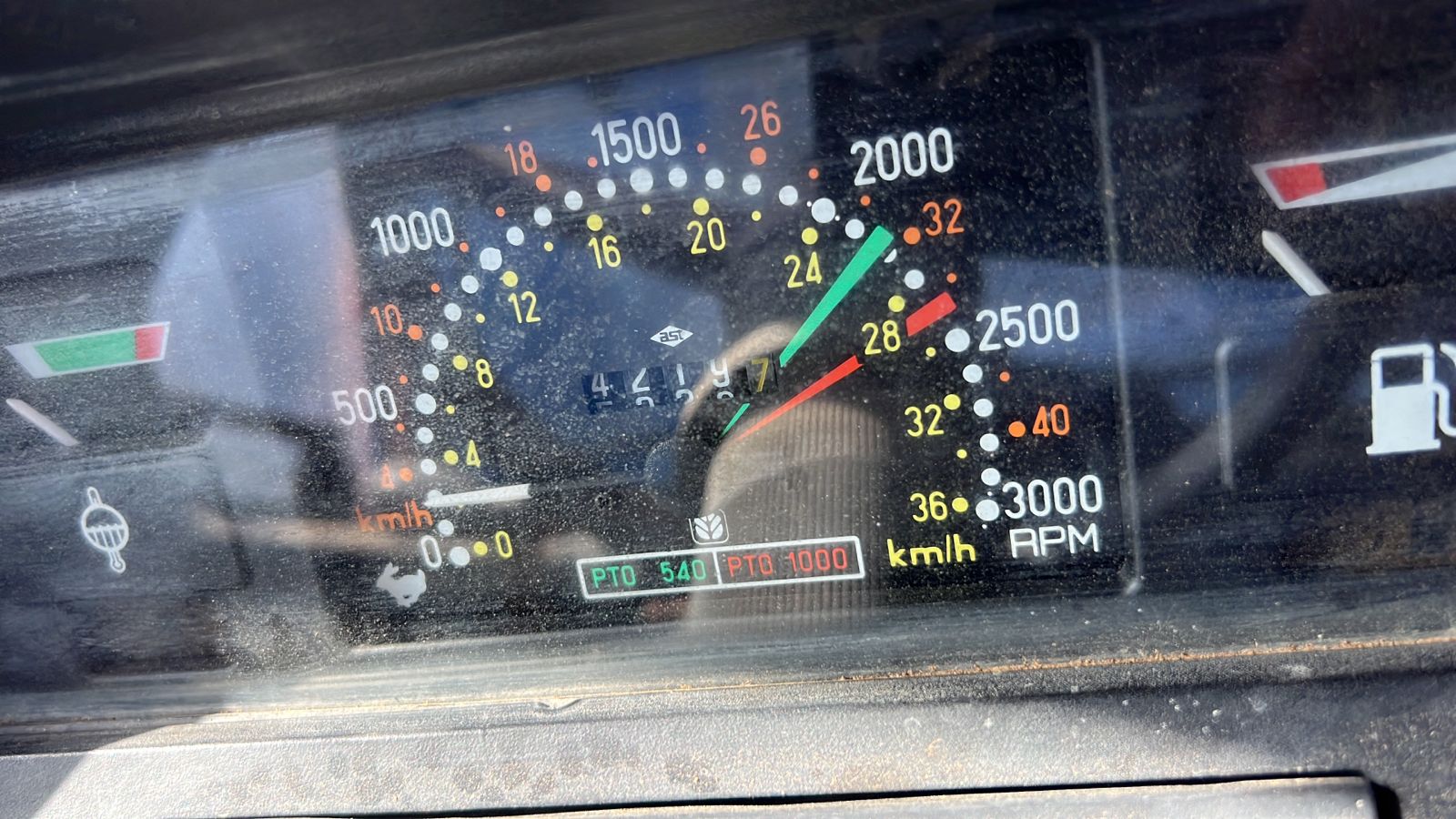 -VENDIDO-TRACTOR NEW HOLLAND 110-90 - Imagen 5