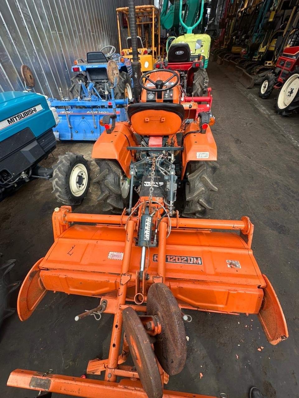 TRACTOR KUBOTA B-1402-M - Imagen 4