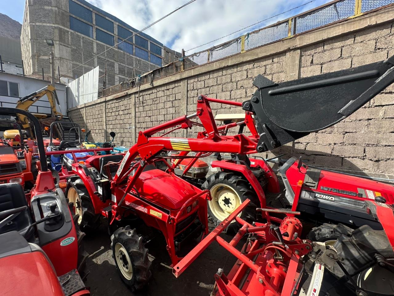 TRACTOR MITSUBISHI MTX 22 CON PALA - Imagen 2