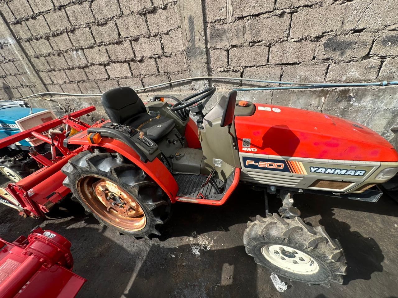 TRACTOR YANMAR F-200