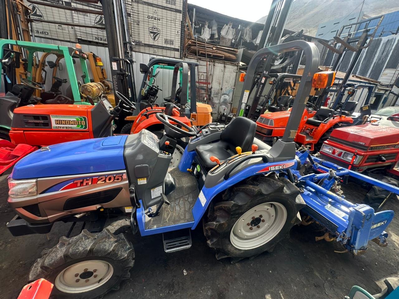 TRACTOR ISEKI TH-205