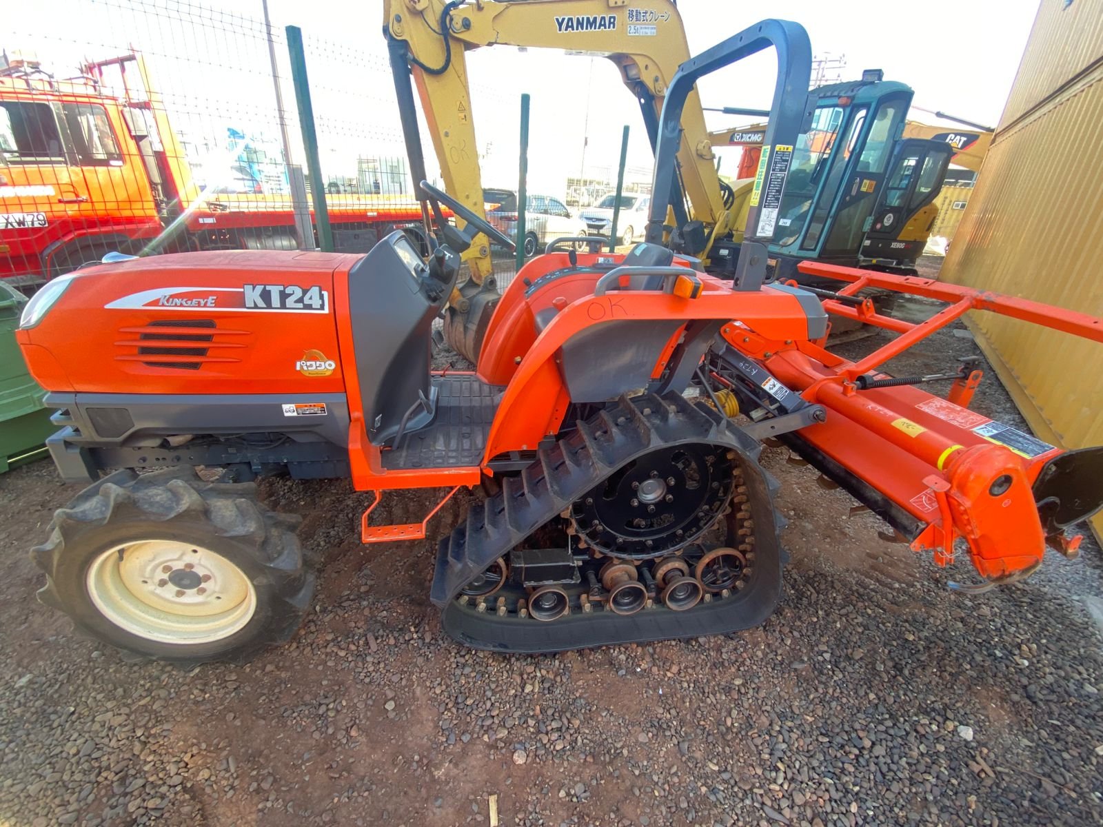 TRACTOR KUBOTA KT-24 CON ORUGA DE GOMA TRASERAS - Imagen 2