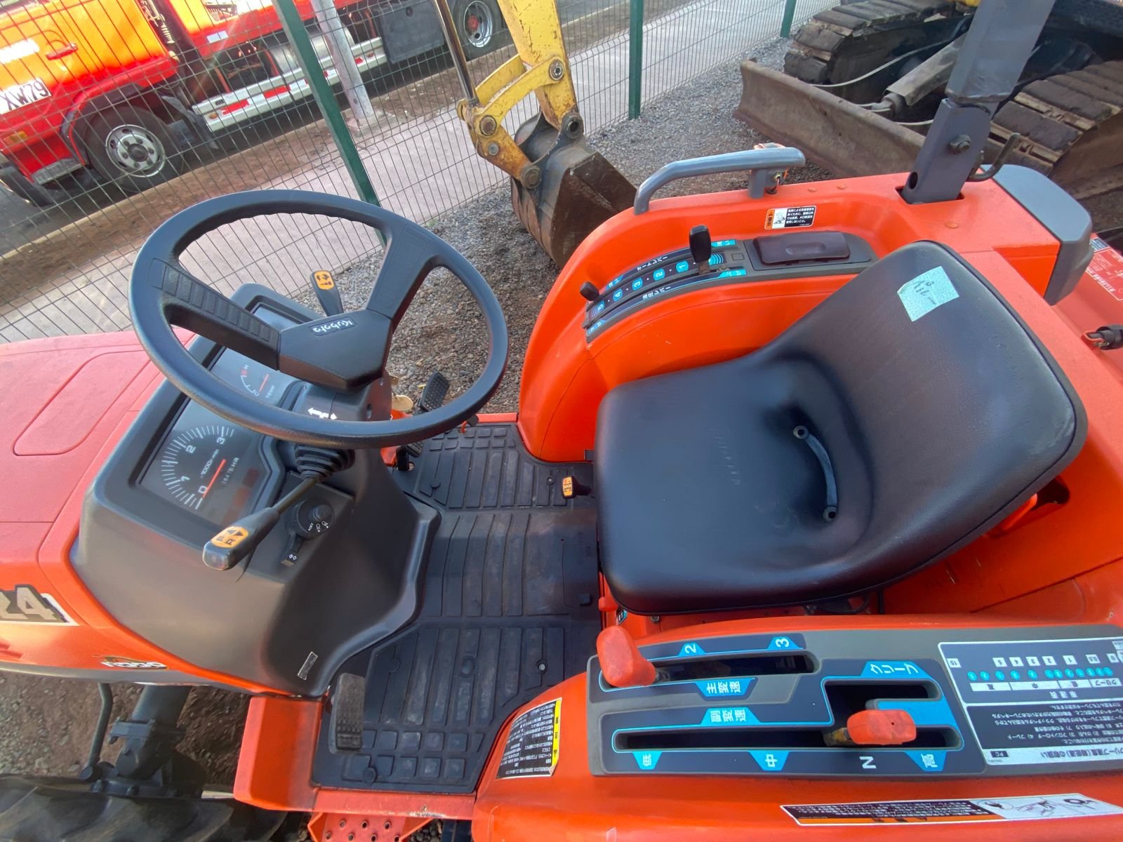 TRACTOR KUBOTA KT-24 CON ORUGA DE GOMA TRASERAS - Imagen 6