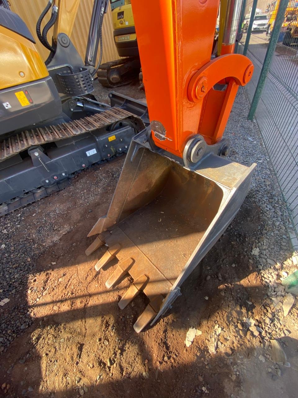 EXCAVADORA HITACHI - Imagen 4
