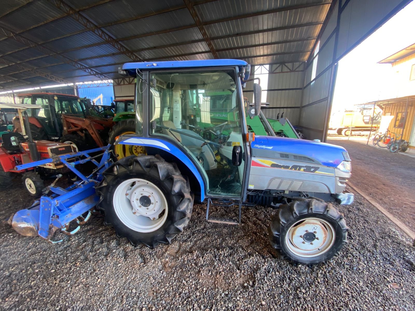 --VENDIDO--- TRACTOR ISEKI GEAS AT 37 CABINADO