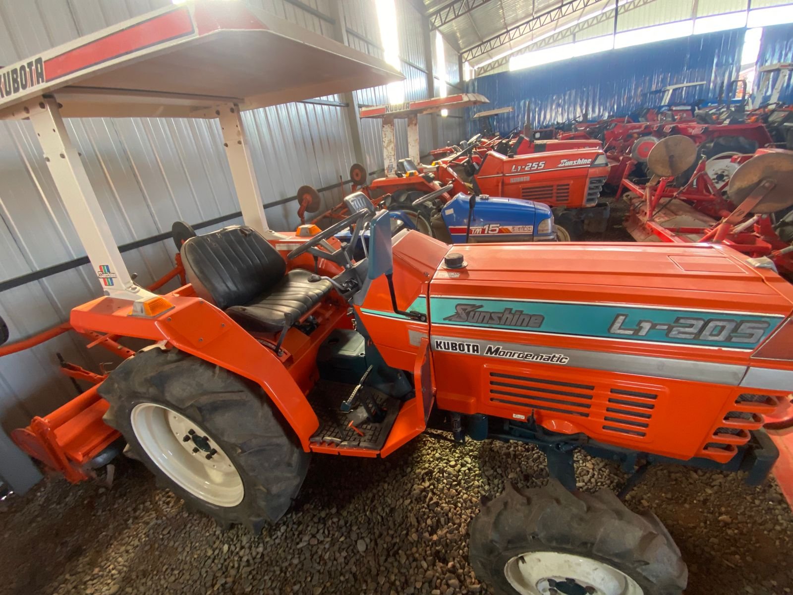 TRACTOR KUBOTA SUNSHINE L1-205 - Imagen 4